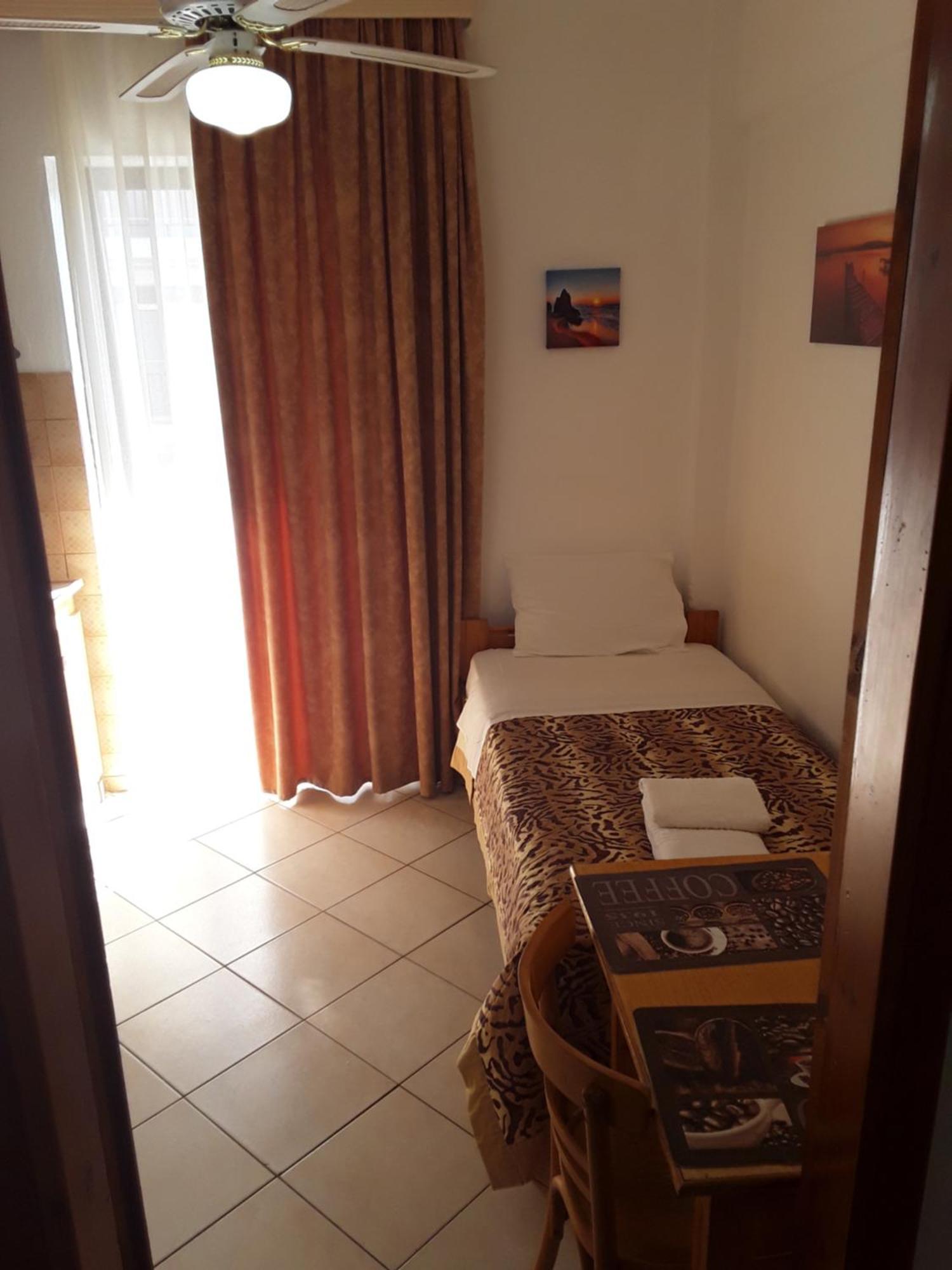 Hause Zorbas Aparthotel Paralia Dionysiou Bilik gambar