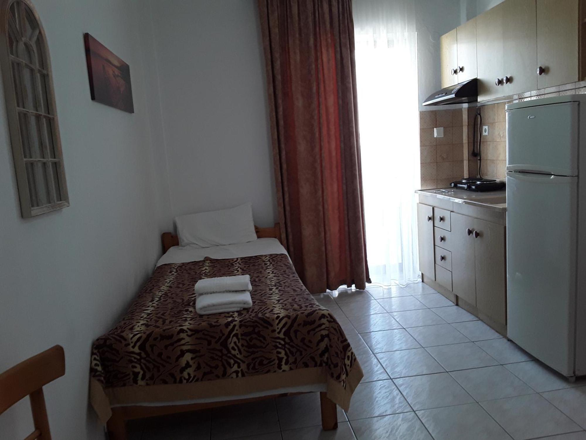 Hause Zorbas Aparthotel Paralia Dionysiou Bilik gambar