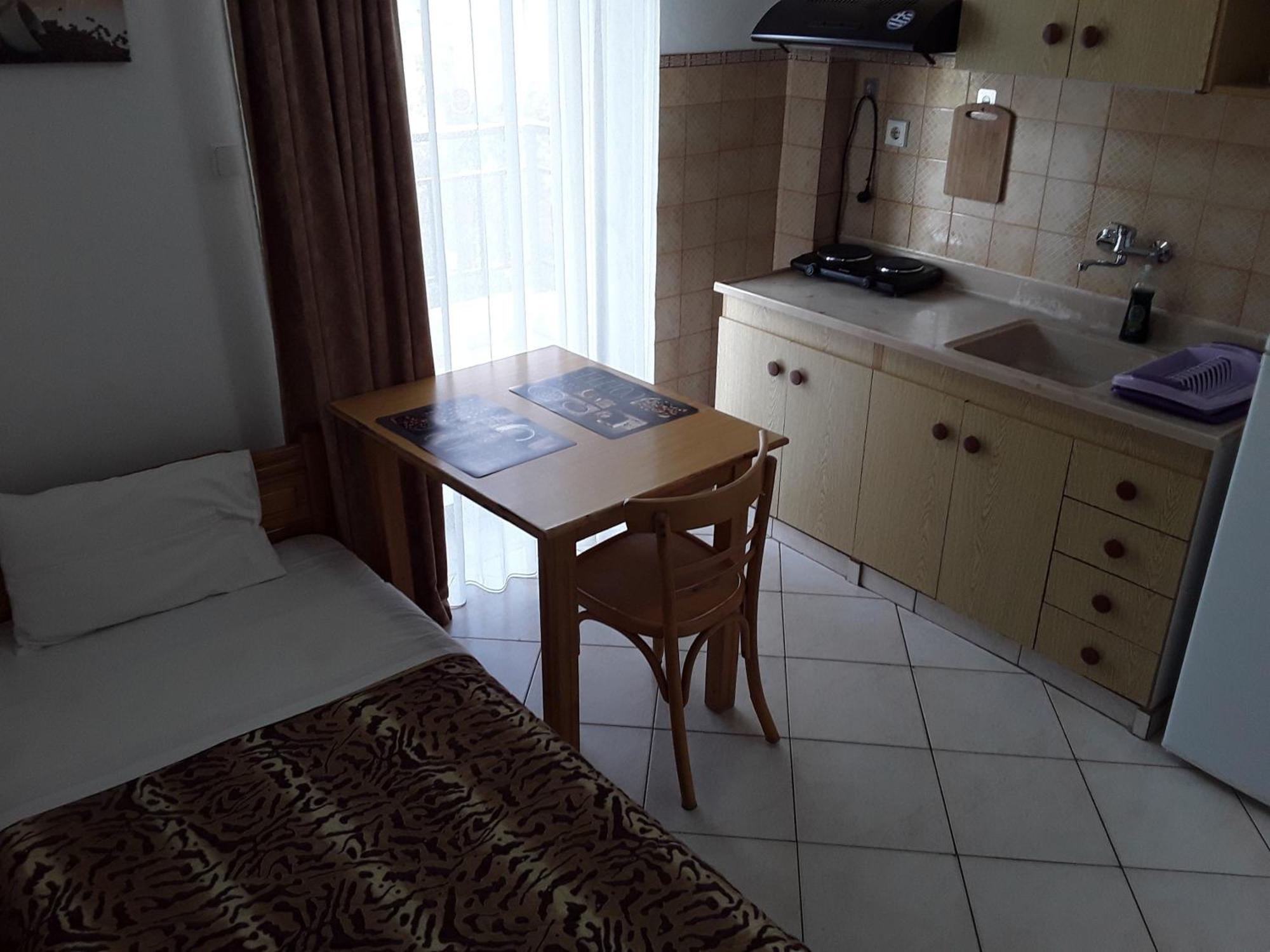 Hause Zorbas Aparthotel Paralia Dionysiou Bilik gambar