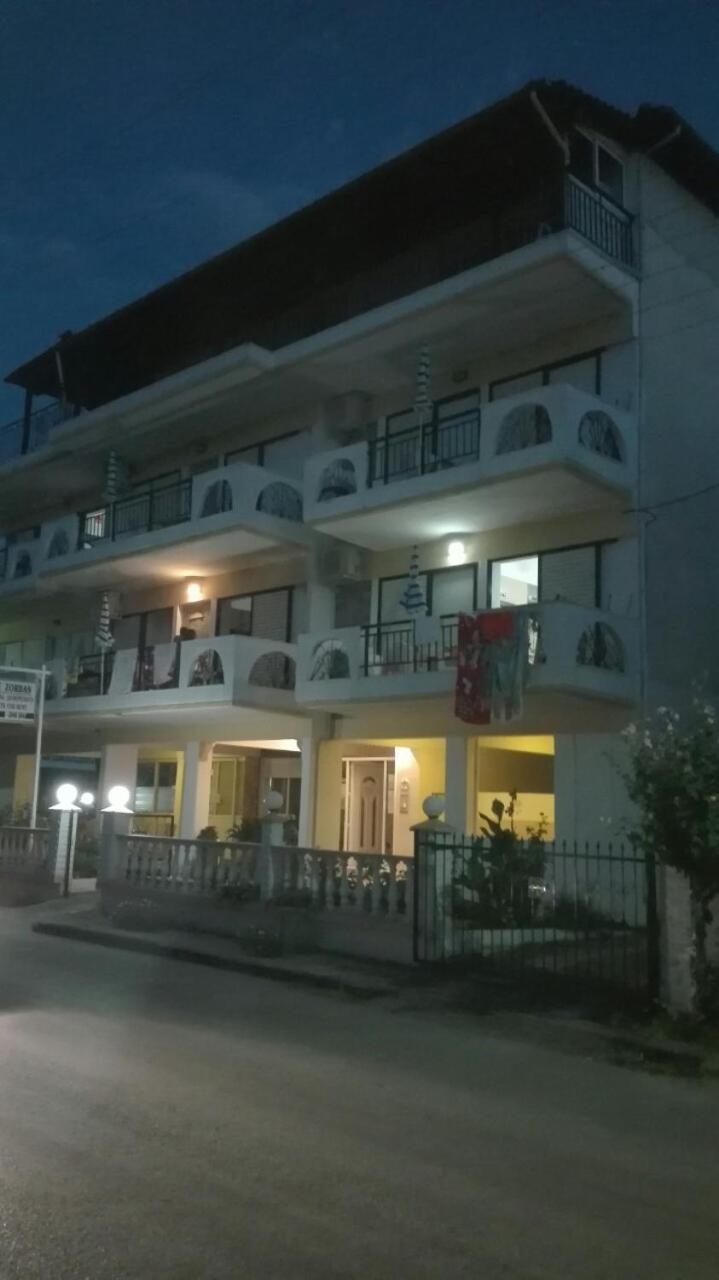 Hause Zorbas Aparthotel Paralia Dionysiou Bilik gambar